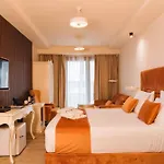 Santa Lucia Boutique מלון 4*