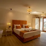 Santa Lucia Boutique מלון 4*