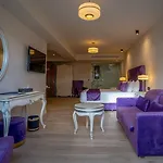 Santa Lucia Boutique מלון 4*